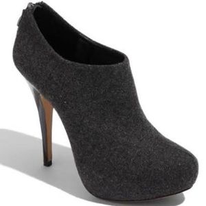 Vince Camuto gray wool platform booties 9.5